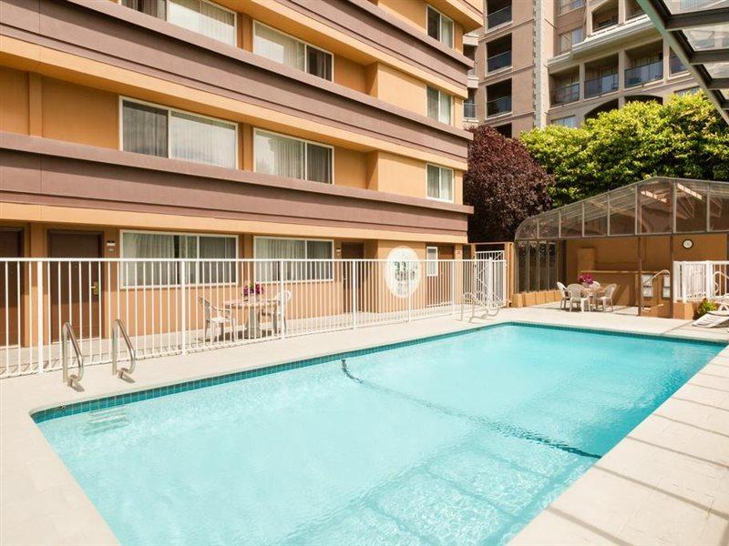 Days Inn By Wyndham Victoria On The Harbour Экстерьер фото