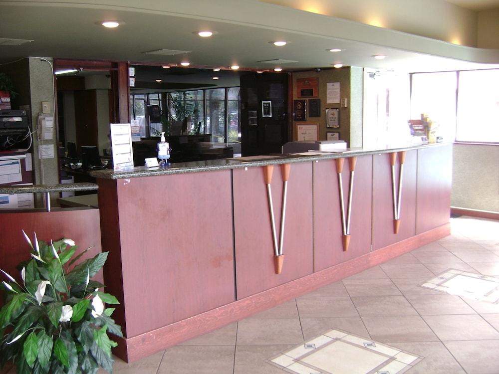 Days Inn By Wyndham Victoria On The Harbour Экстерьер фото