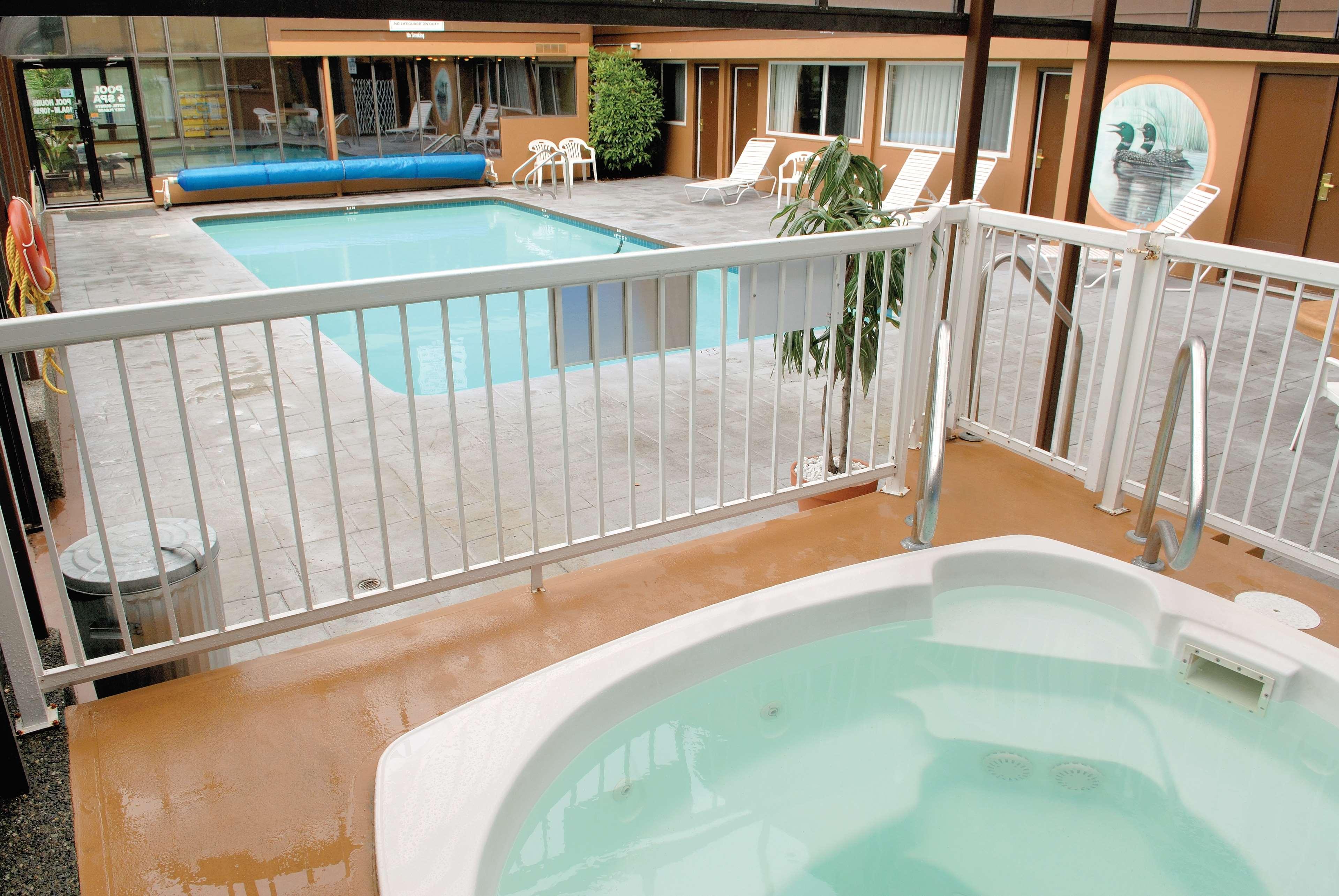 Days Inn By Wyndham Victoria On The Harbour Экстерьер фото