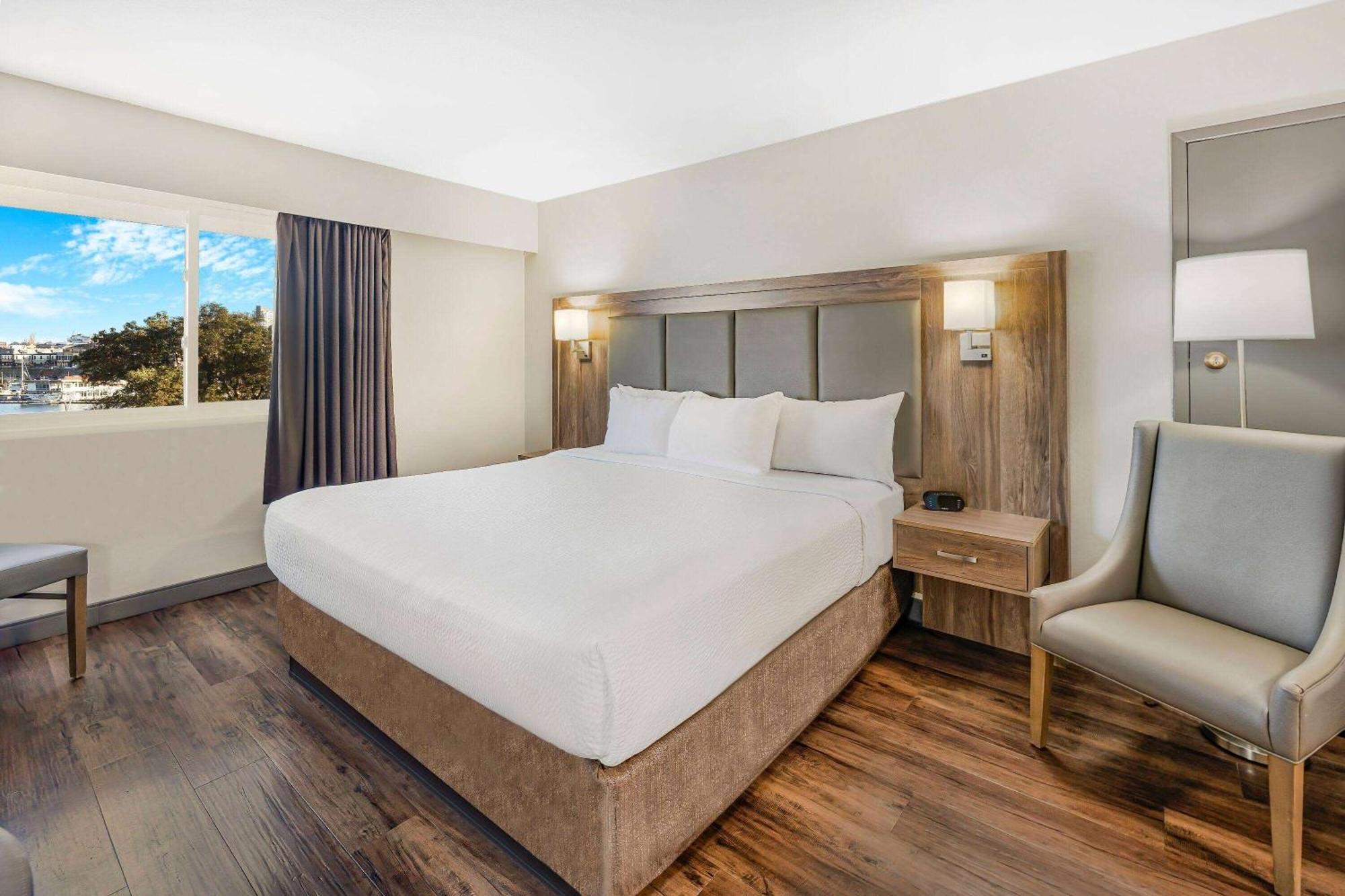 Days Inn By Wyndham Victoria On The Harbour Экстерьер фото