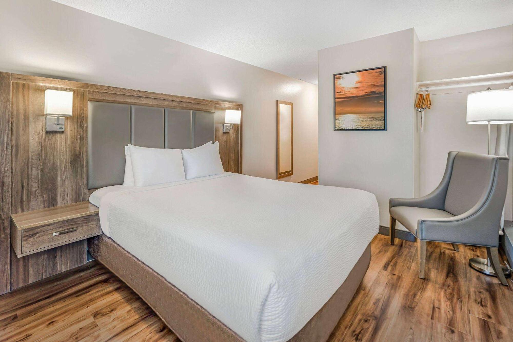 Days Inn By Wyndham Victoria On The Harbour Экстерьер фото