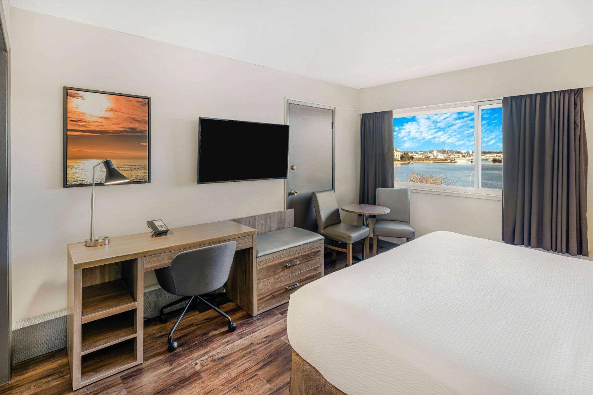 Days Inn By Wyndham Victoria On The Harbour Экстерьер фото