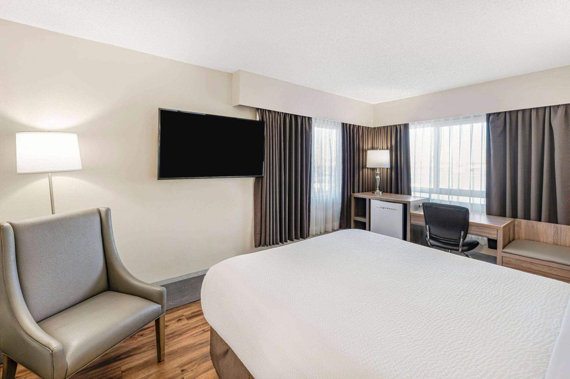 Days Inn By Wyndham Victoria On The Harbour Экстерьер фото