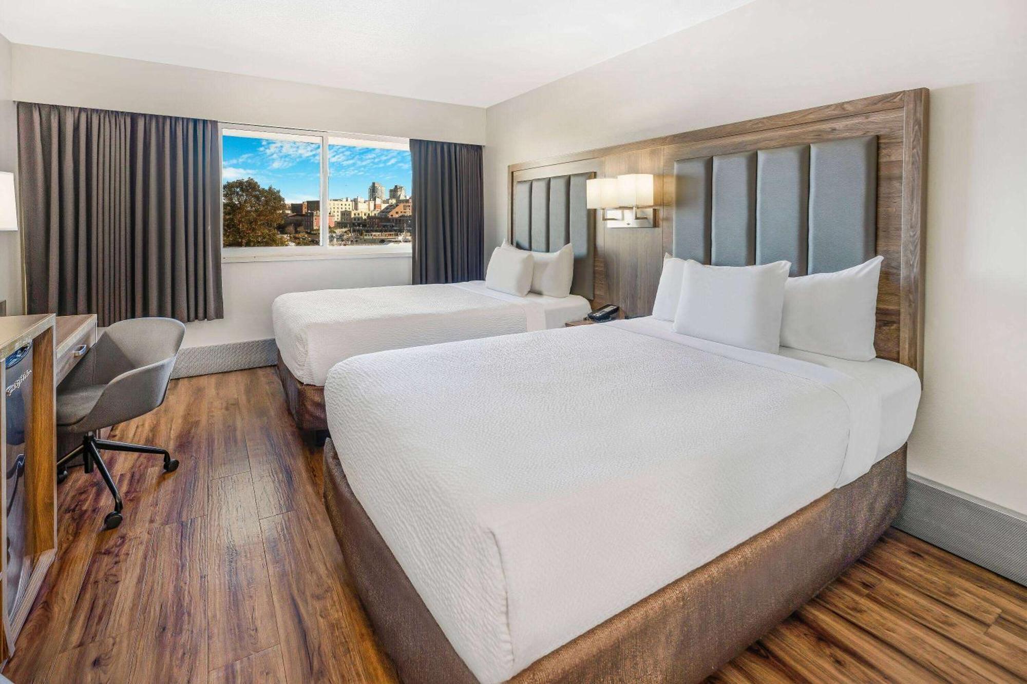 Days Inn By Wyndham Victoria On The Harbour Экстерьер фото