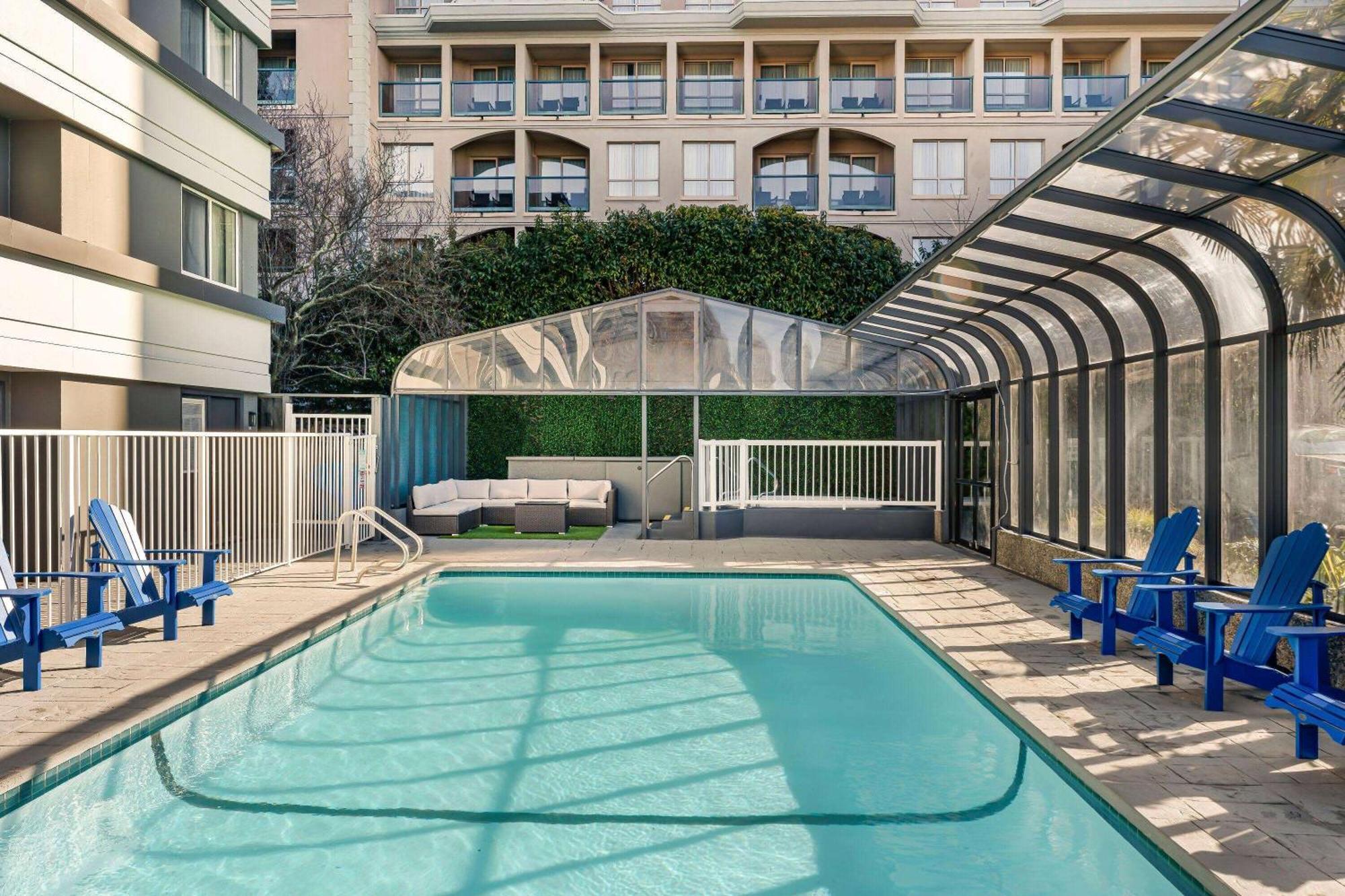 Days Inn By Wyndham Victoria On The Harbour Экстерьер фото