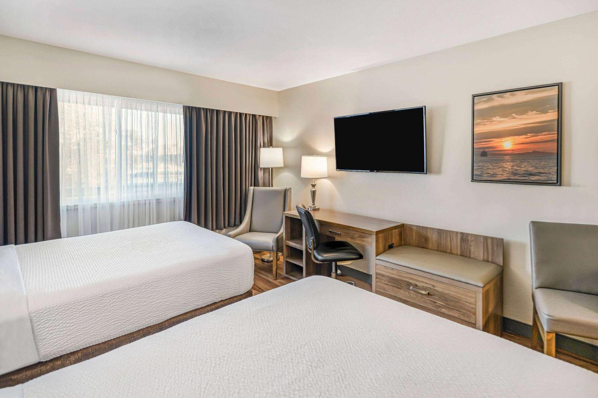 Days Inn By Wyndham Victoria On The Harbour Экстерьер фото