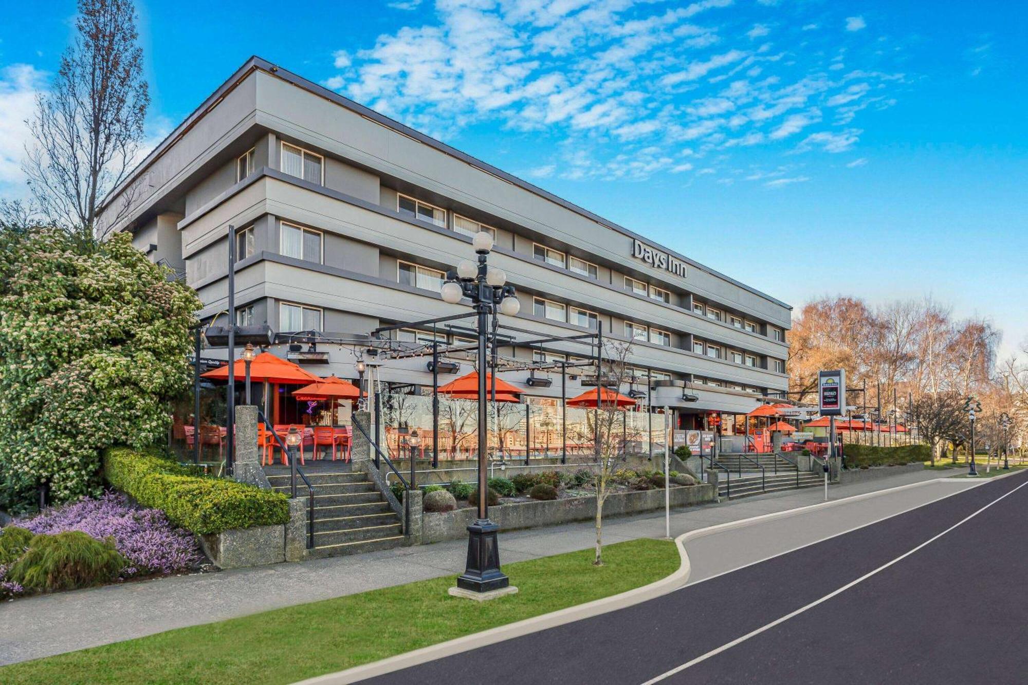 Days Inn By Wyndham Victoria On The Harbour Экстерьер фото