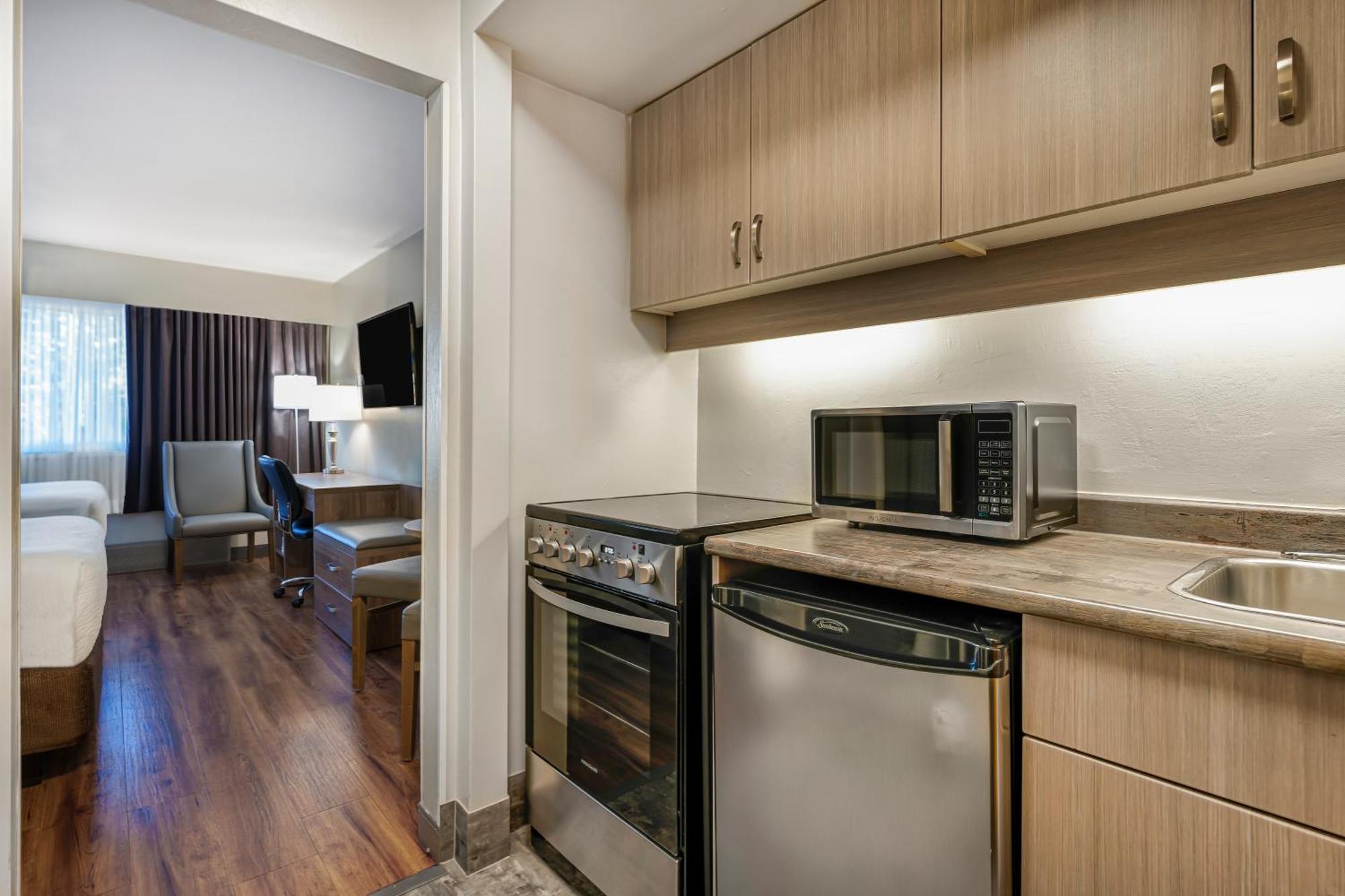 Days Inn By Wyndham Victoria On The Harbour Экстерьер фото