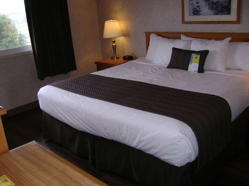 Days Inn By Wyndham Victoria On The Harbour Экстерьер фото